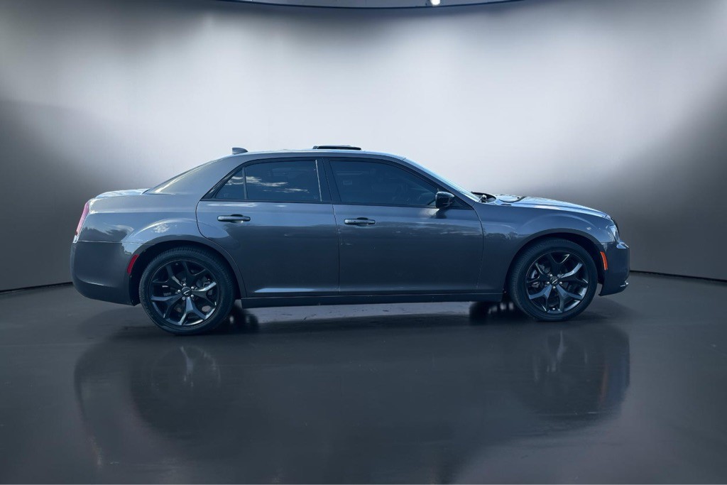 2022 Chrysler 300 Image 11