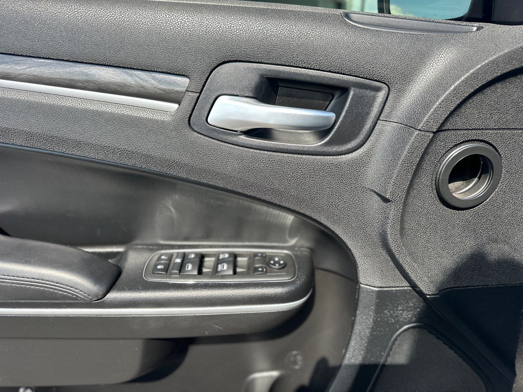 2022 Chrysler 300 Image 14