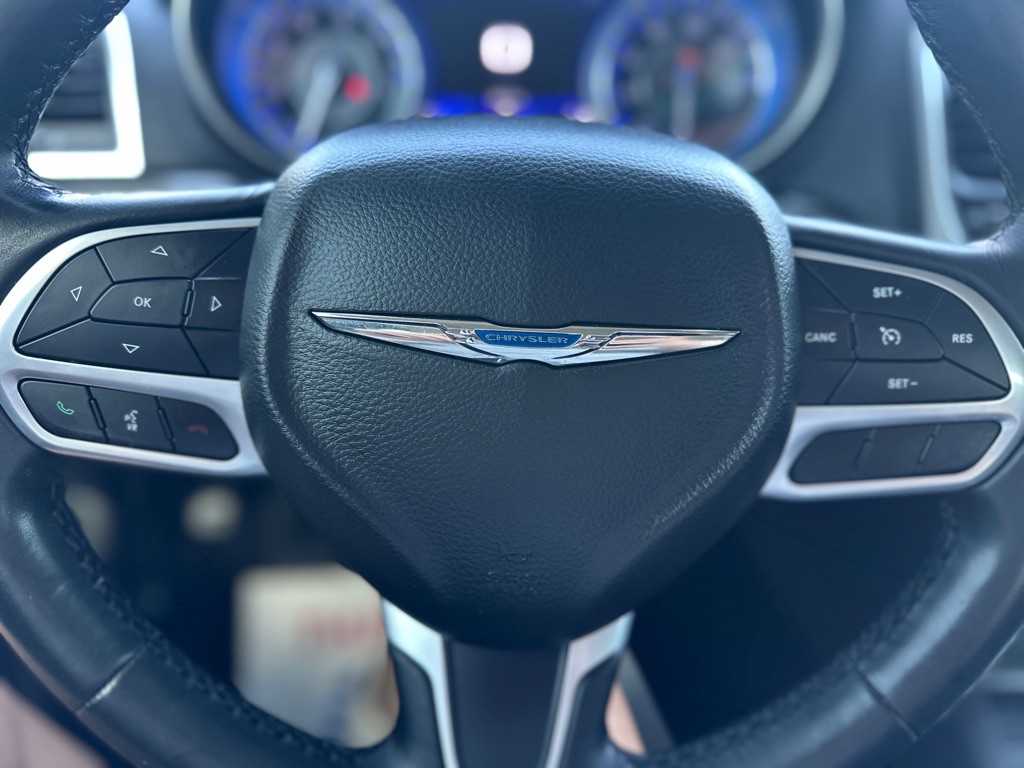2022 Chrysler 300 Image 20