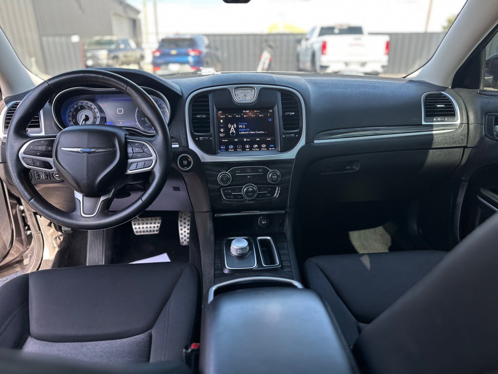 2022 Chrysler 300 Image 30