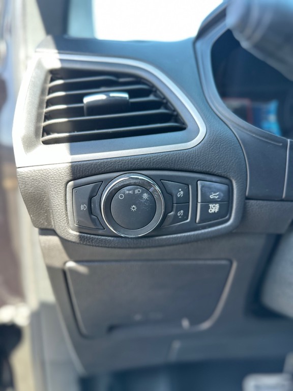 2022 Ford Edge Image 16