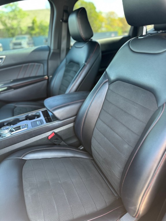 2022 Ford Edge Image 18
