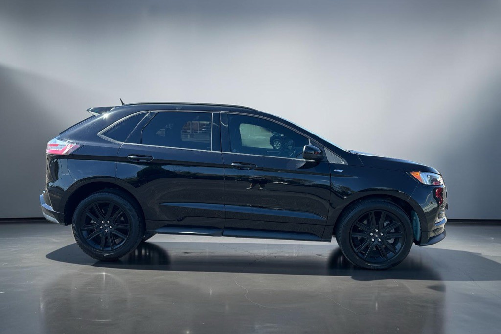 2022 Ford Edge Image 3