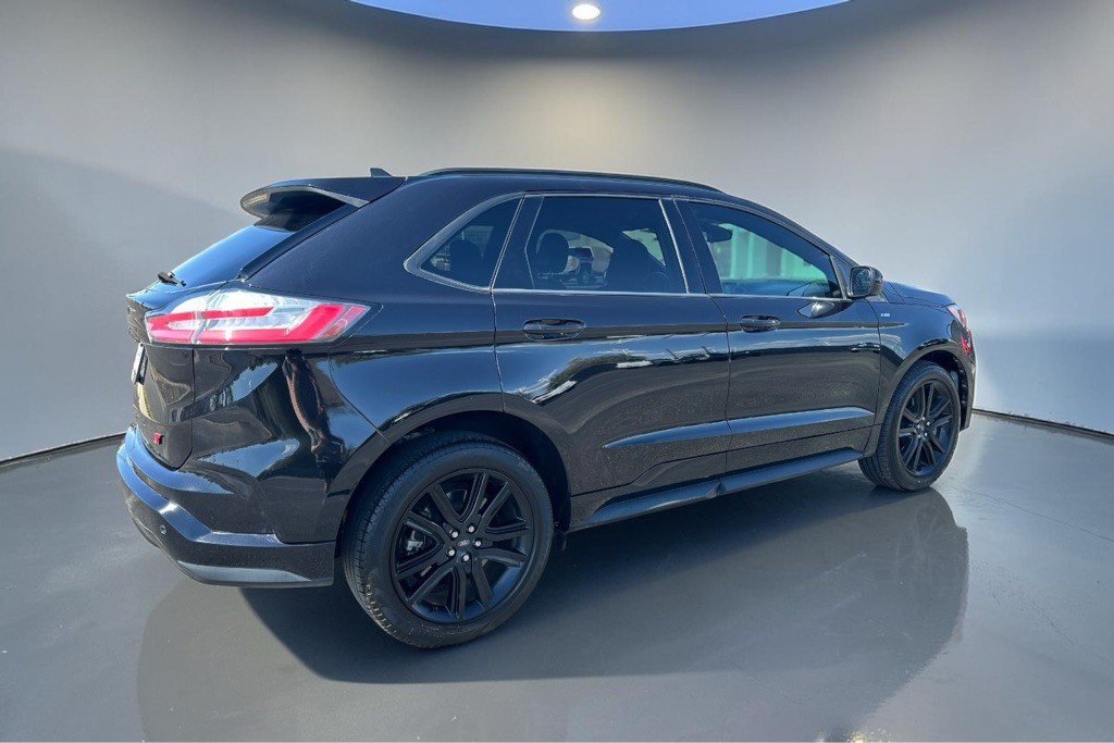 2022 Ford Edge Image 4