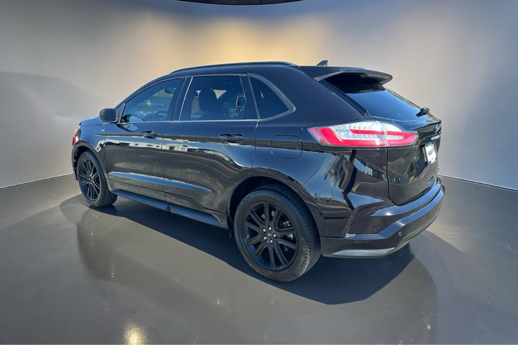 2022 Ford Edge Image 8