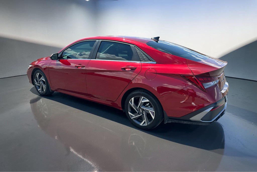2024 Hyundai Elantra Image 6