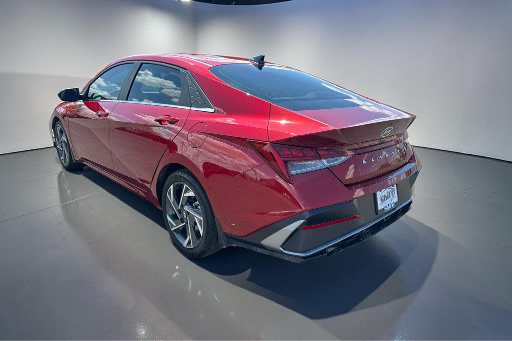 2024 Hyundai Elantra Image 7