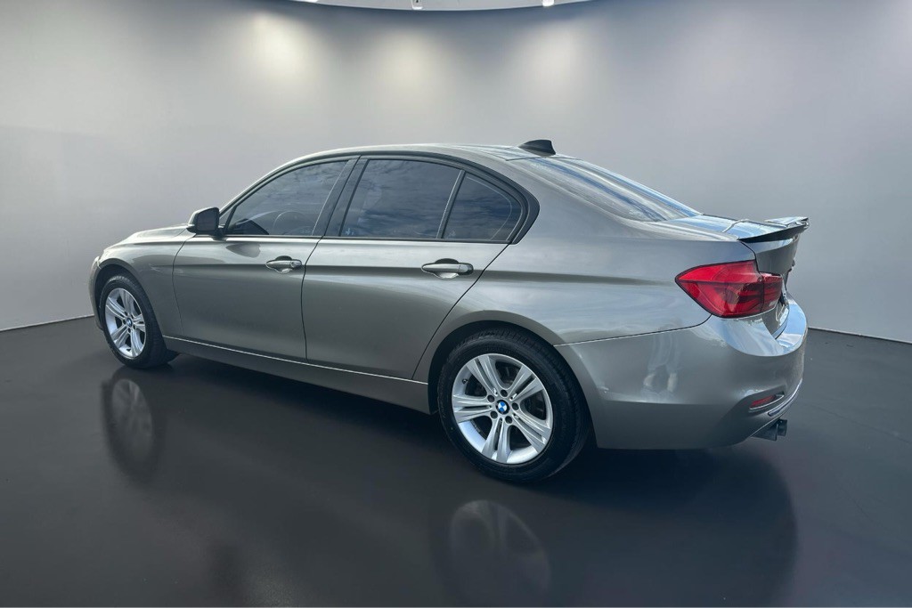 2016 BMW 3 Series Image 6