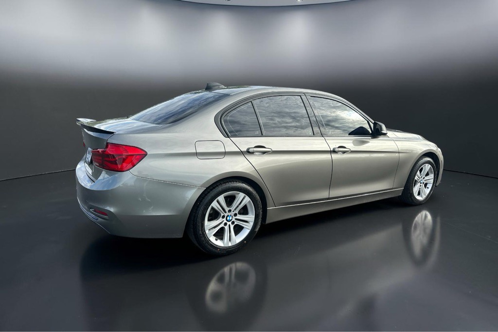 2016 BMW 3 Series Image 10