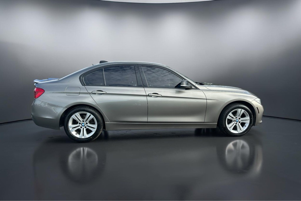 2016 BMW 3 Series Image 11