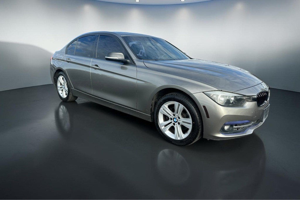 2016 BMW 3 Series Image 12