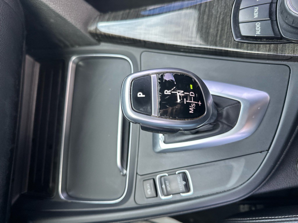 2016 BMW 3 Series Image 23