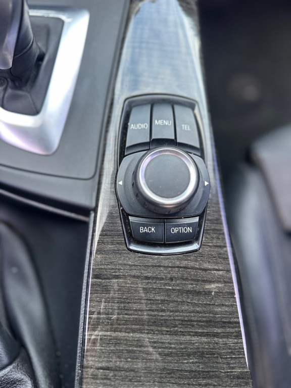 2016 BMW 3 Series Image 25