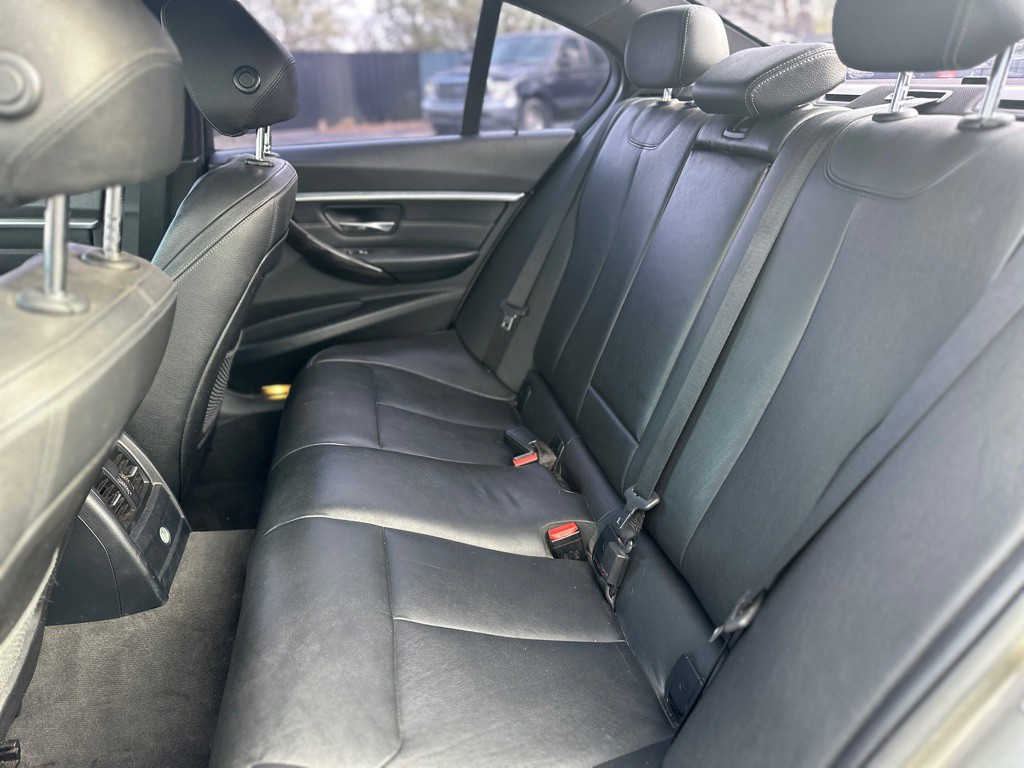 2016 BMW 3 Series Image 27