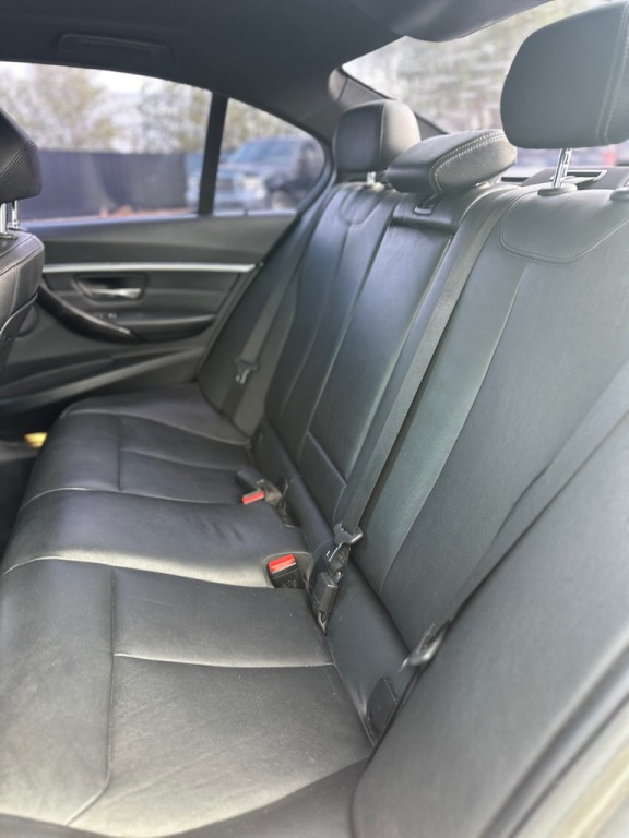 2016 BMW 3 Series Image 28