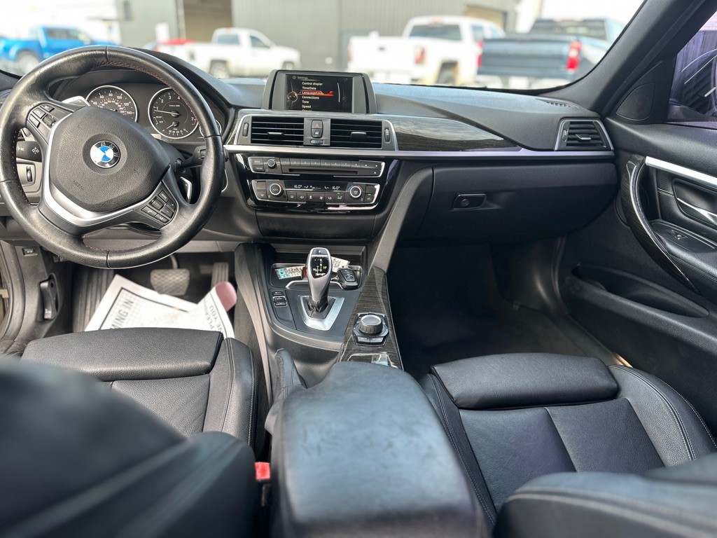 2016 BMW 3 Series Image 30