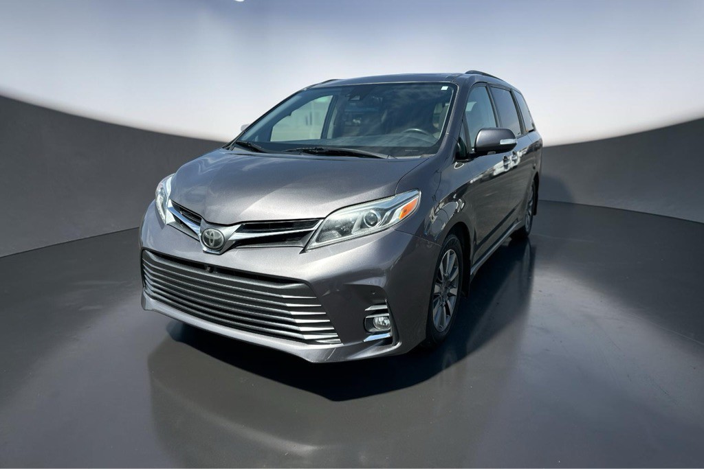 2020 Toyota Sienna Image 3
