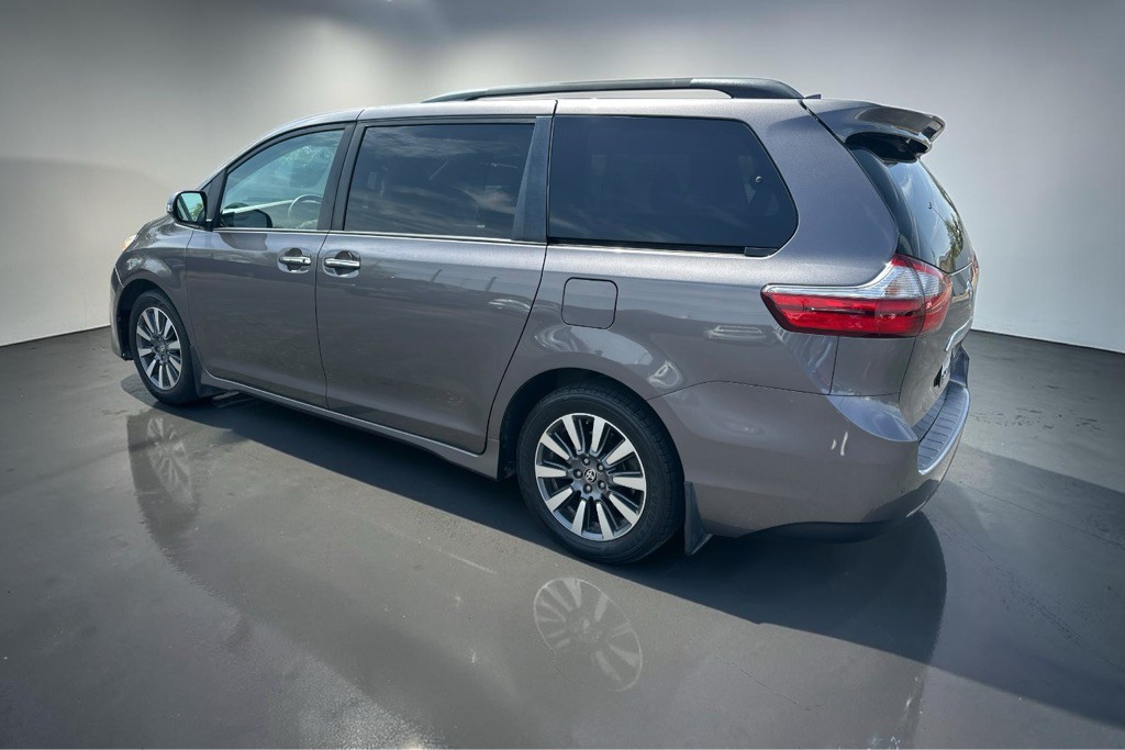2020 Toyota Sienna Image 6