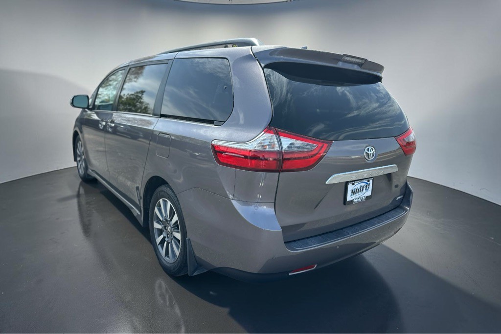 2020 Toyota Sienna Image 7
