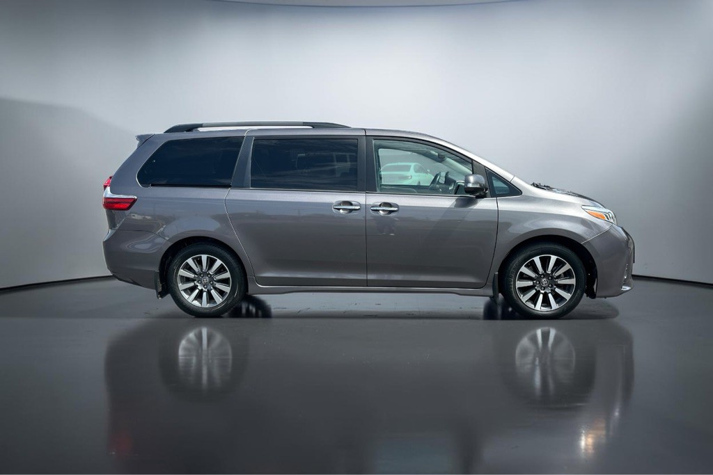 2020 Toyota Sienna Image 11
