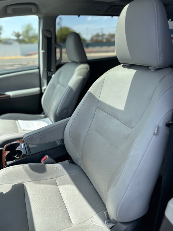 2020 Toyota Sienna Image 18