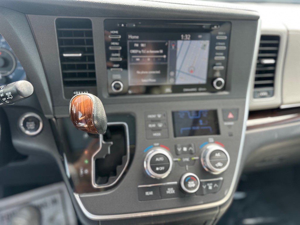 2020 Toyota Sienna Image 21