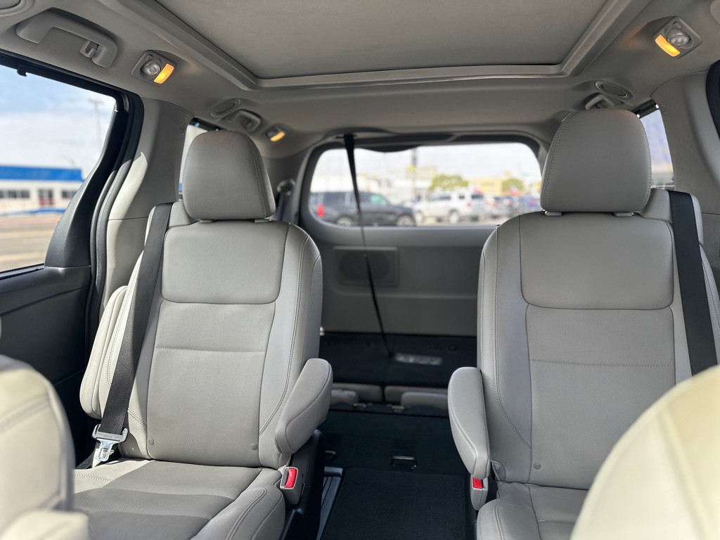 2020 Toyota Sienna Image 26