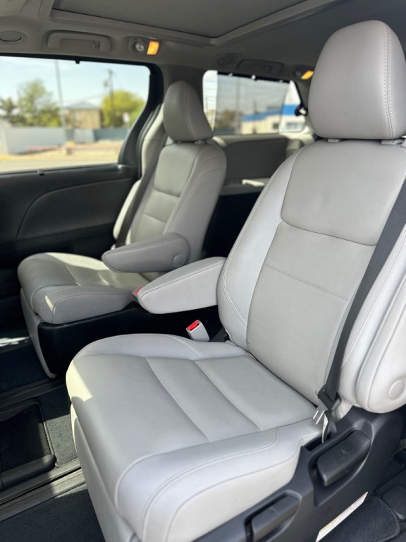 2020 Toyota Sienna Image 27