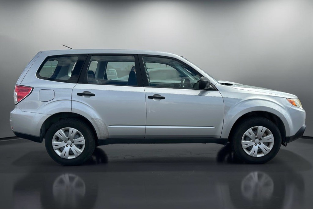 2010 Subaru Forester Image 11