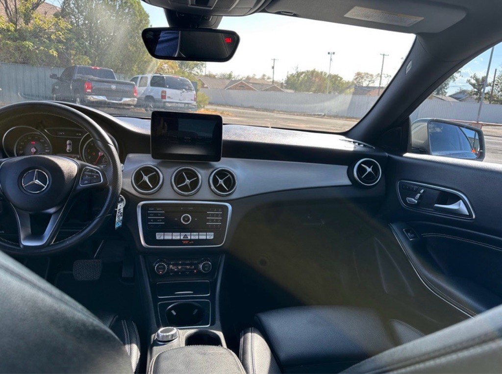 2017 Mercedes-Benz CLA-Class Image 31