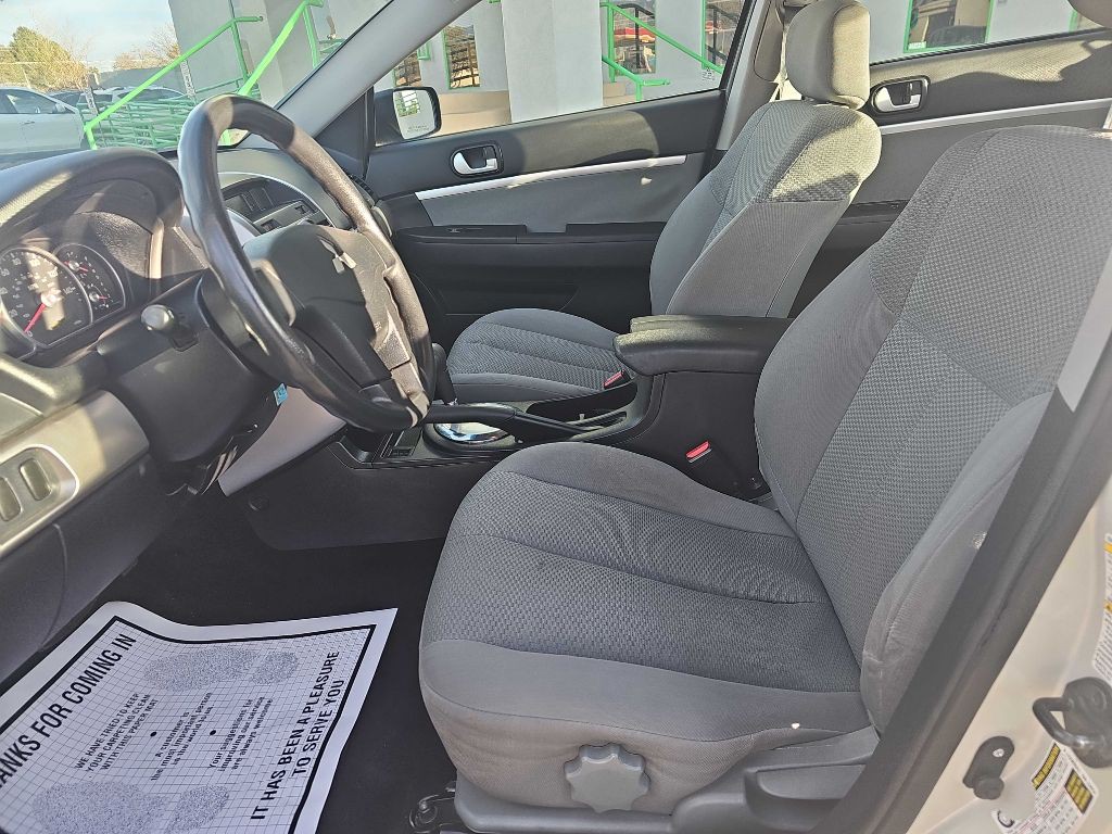 2007 Mitsubishi Galant Image 10