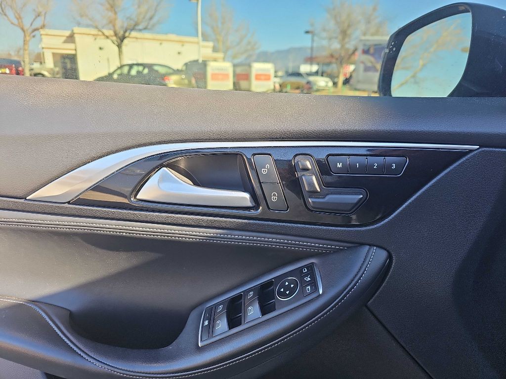 2019 INFINITI QX30 Image 16