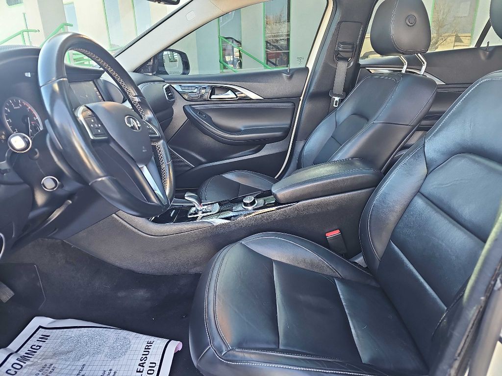 2019 INFINITI QX30 Image 17