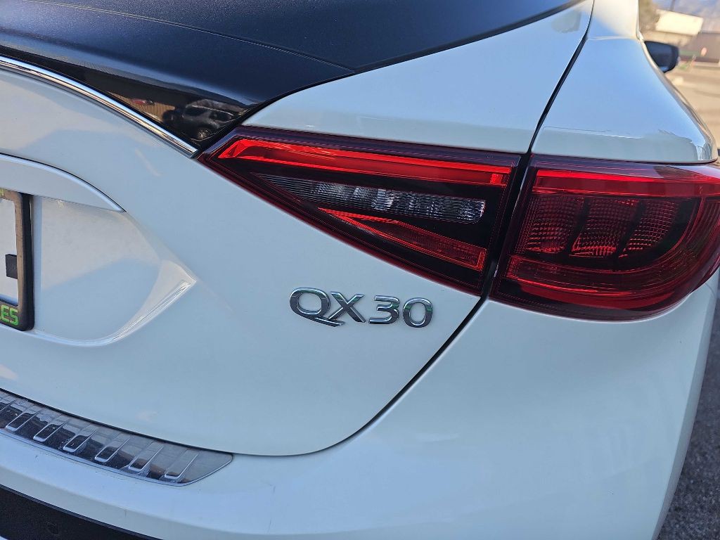 2019 INFINITI QX30 Image 4