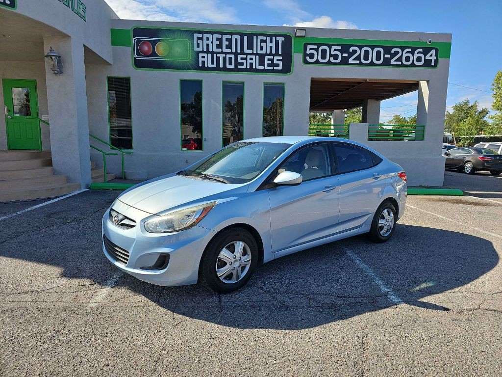 2012 Hyundai Accent Image 1