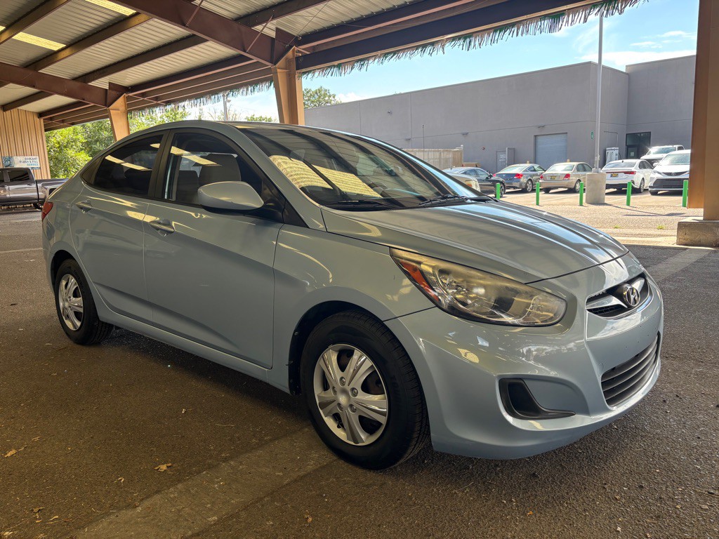 2012 Hyundai Accent Image 4