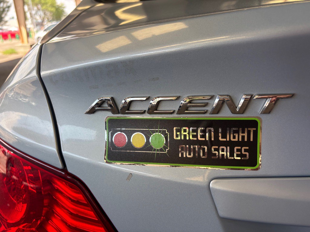 2012 Hyundai Accent Image 8