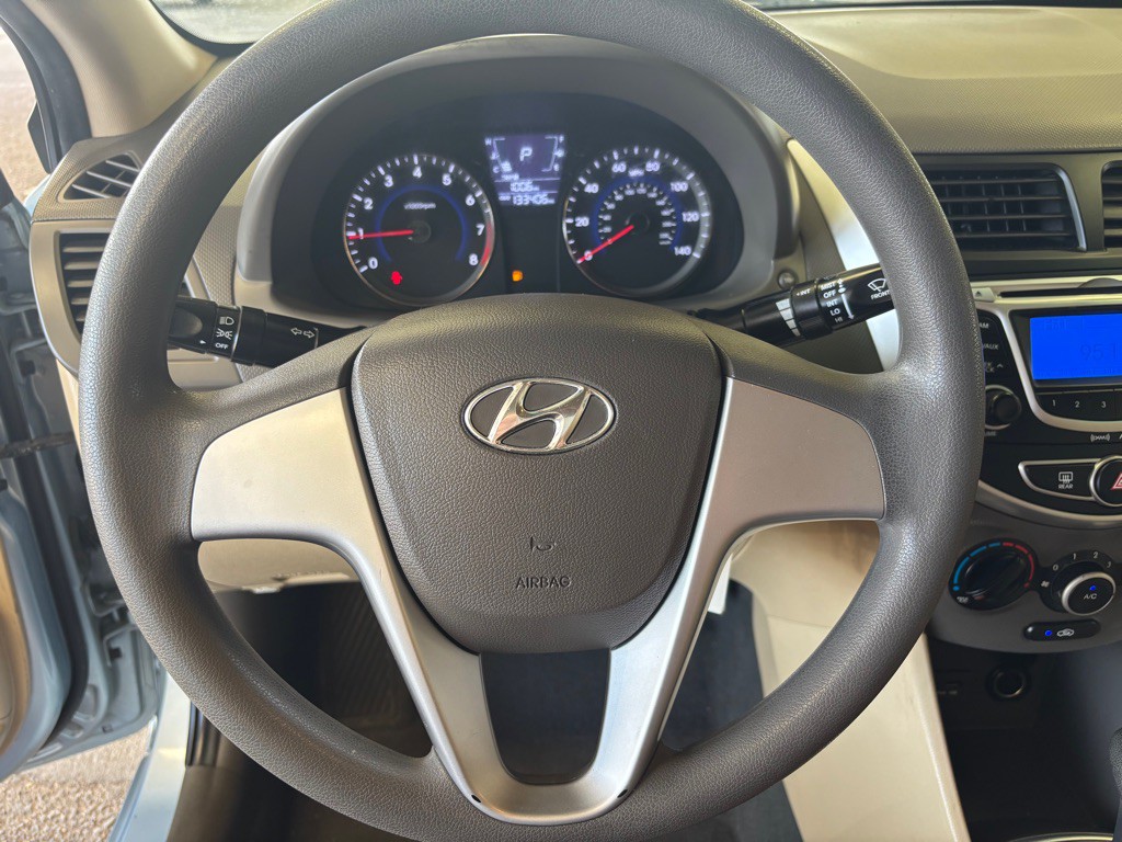 2012 Hyundai Accent Image 15