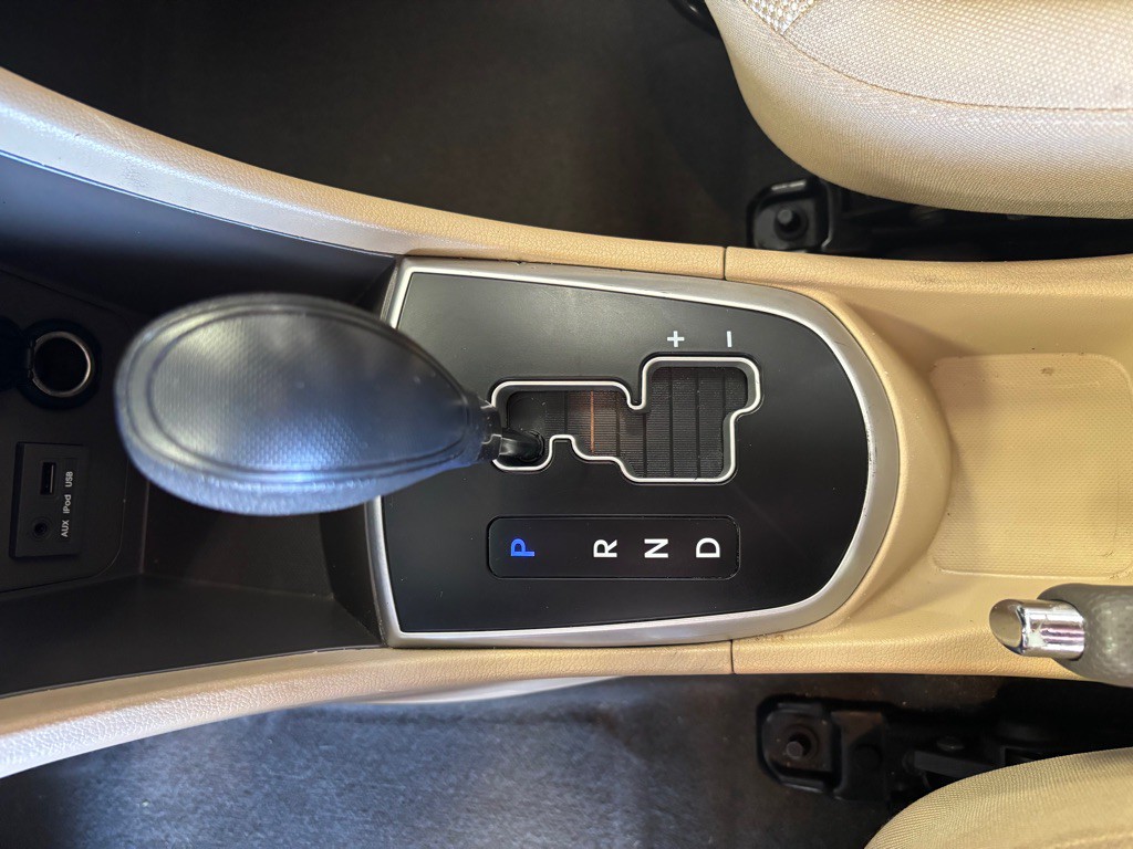 2012 Hyundai Accent Image 18