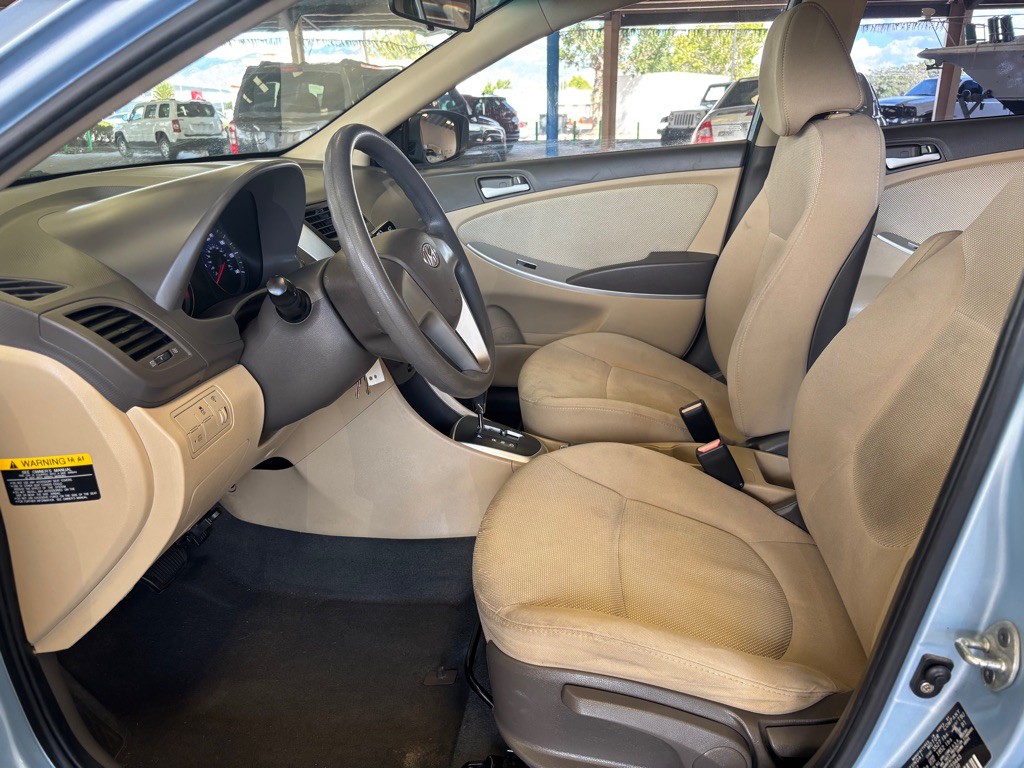 2012 Hyundai Accent Image 20