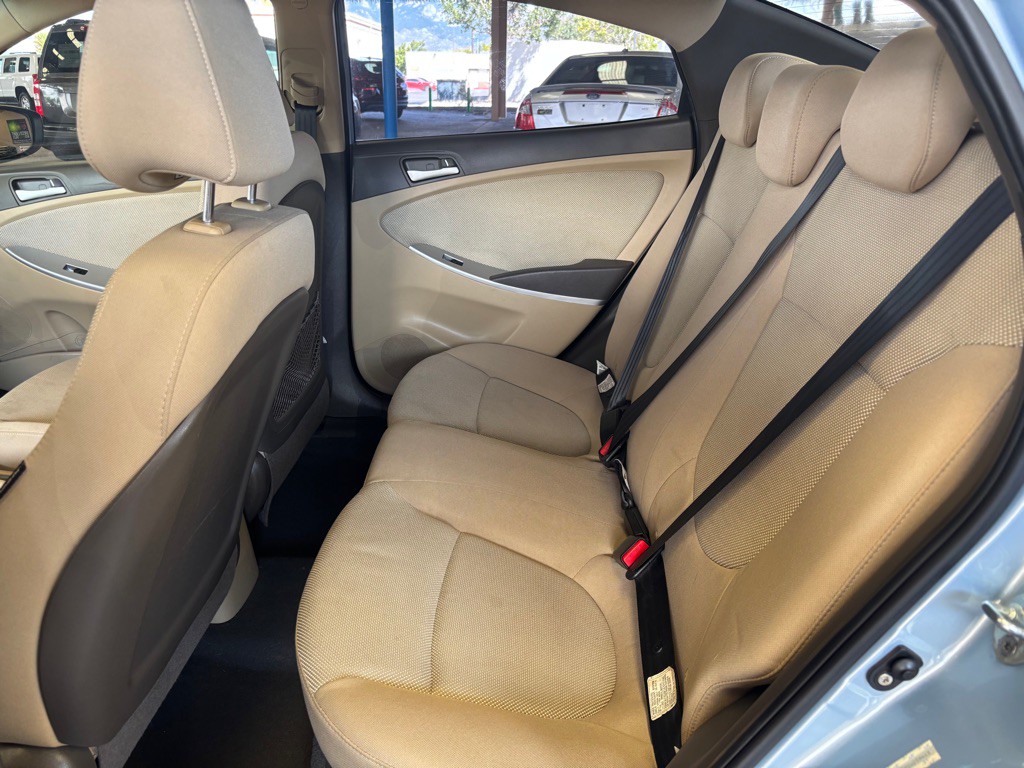 2012 Hyundai Accent Image 21