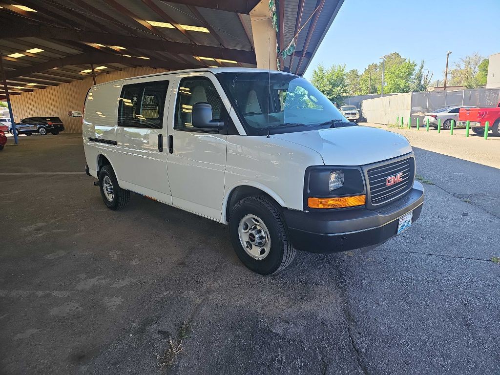 2016 GMC Savana Image 2