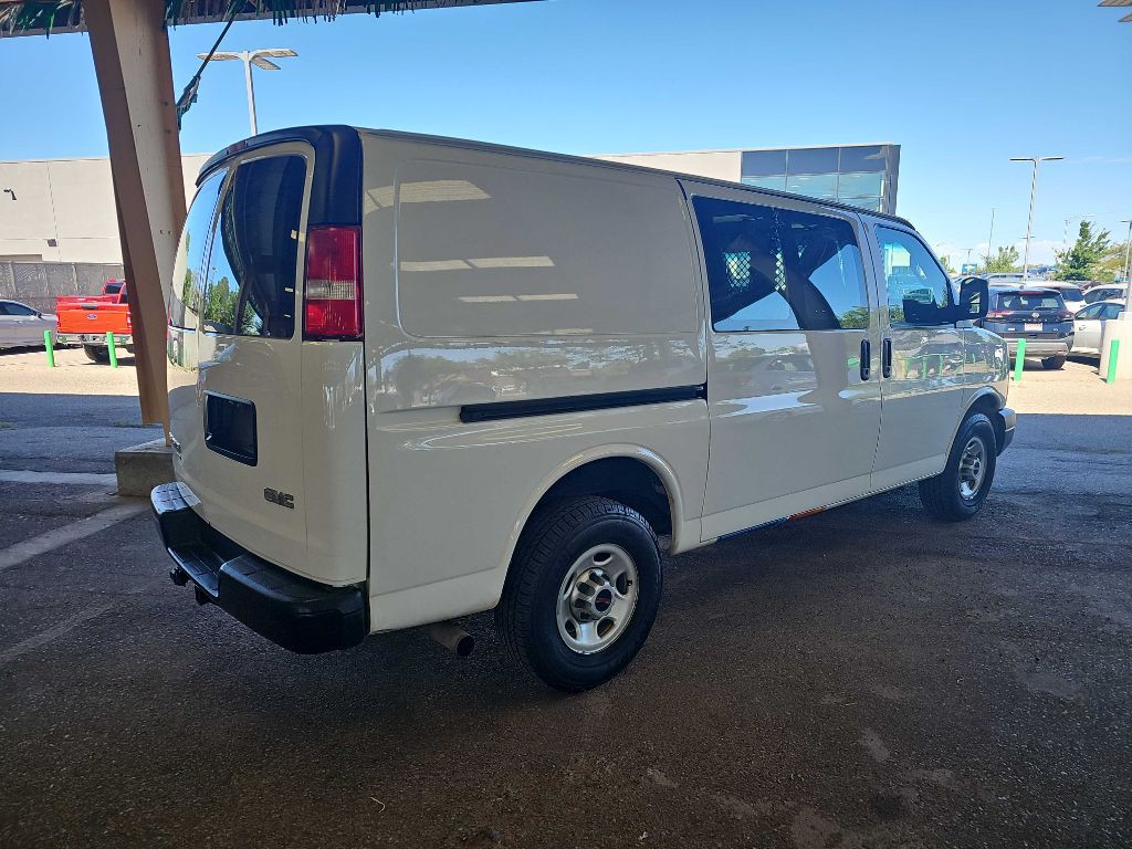 2016 GMC Savana Image 3