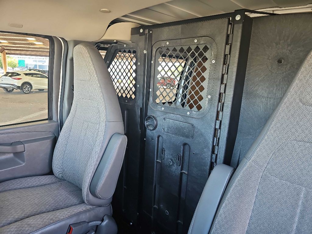 2016 GMC Savana Image 7