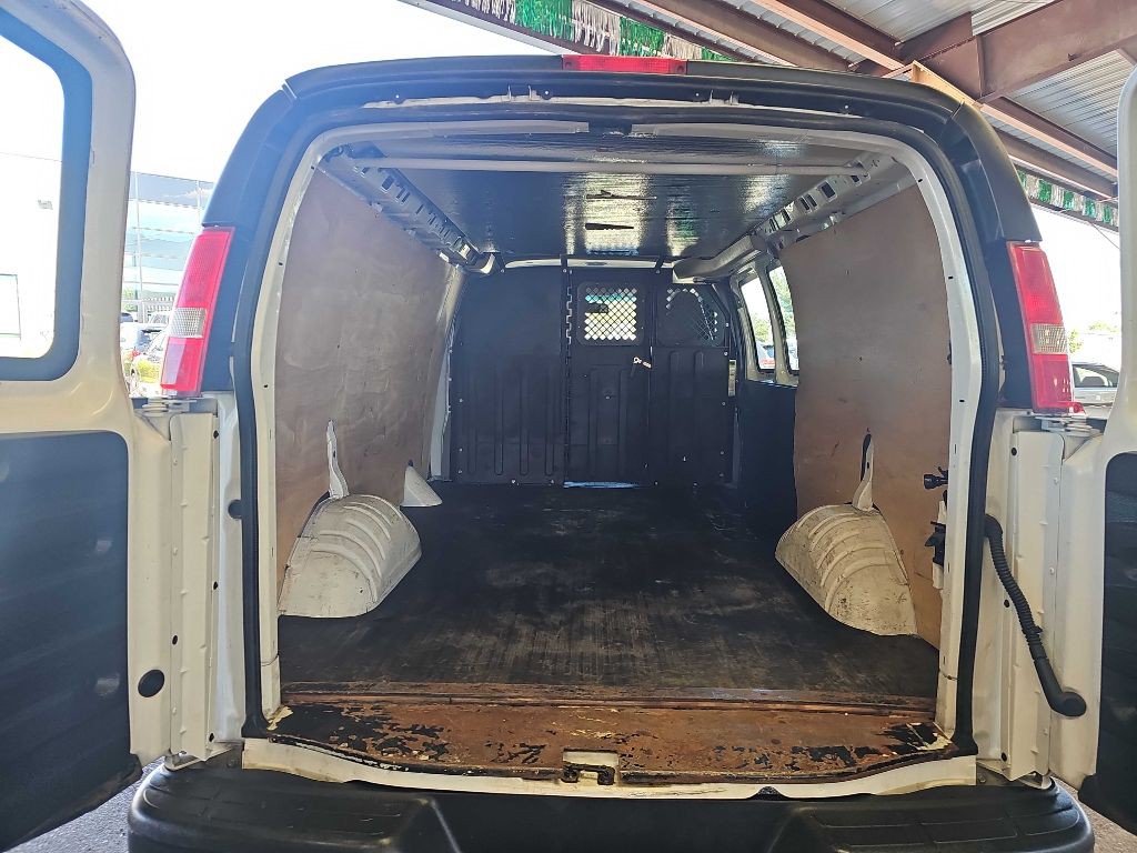 2016 GMC Savana Image 10