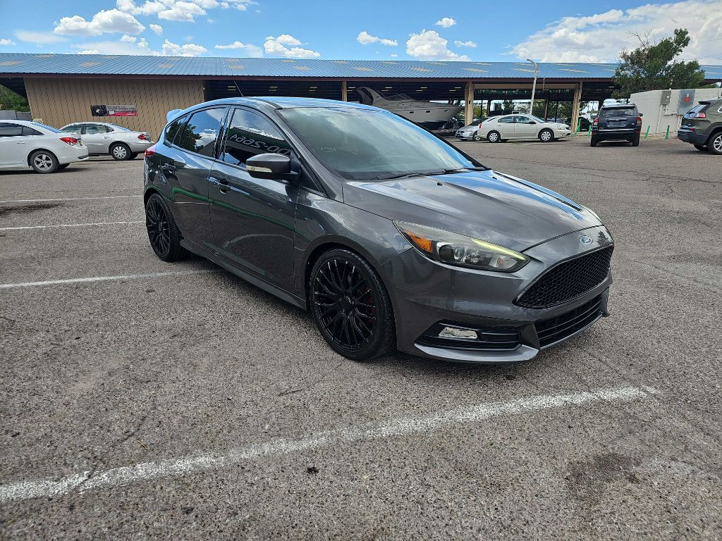 2016 Ford Focus Image 2