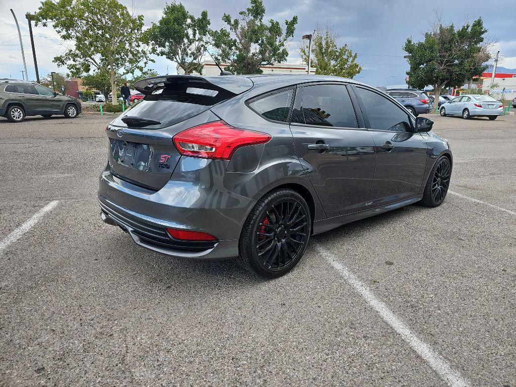 2016 Ford Focus Image 3