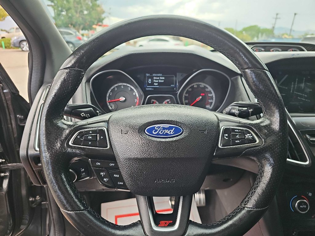 2016 Ford Focus Image 11