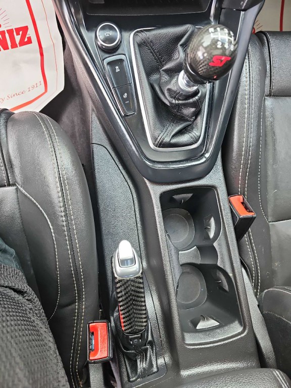 2016 Ford Focus Image 16
