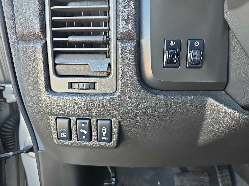 2006 INFINITI QX56 Image 23